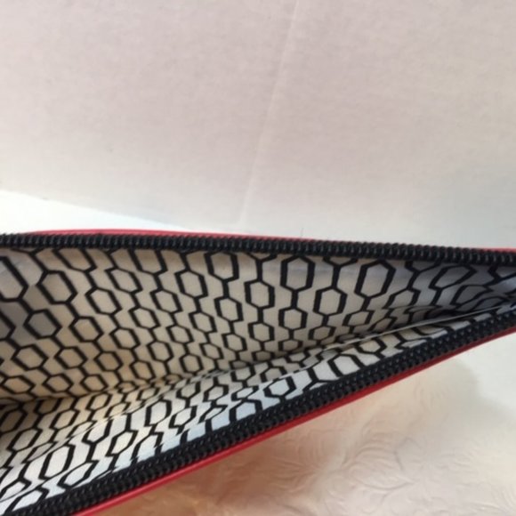 NEW Red Faux Leather "Keep It Real" Zip Pouch - Picture 4 of 4
